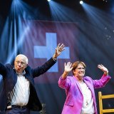 Christoph Blocher, ici avec sa fille Magdalena, affirme qu'il n'investit rien dans le parti lui-même, mais donne uniquement pour des campagnes spécifiques.